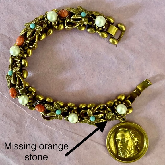 Nautical themed vintage costume bracelet. - Picture 4 of 6